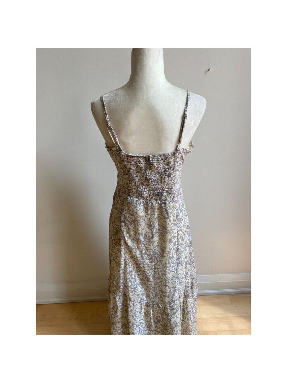 RDI Women beige floral spaghettis strap dress BNWOT sz medium - Picture 4 of 6